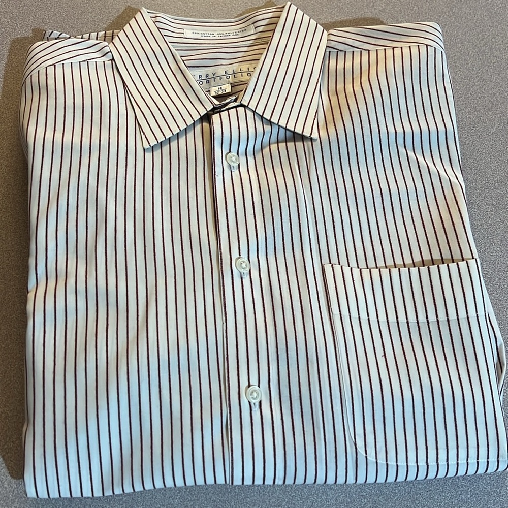 Perry Ellis Portfolio button down dress shirt. Like new condition!
